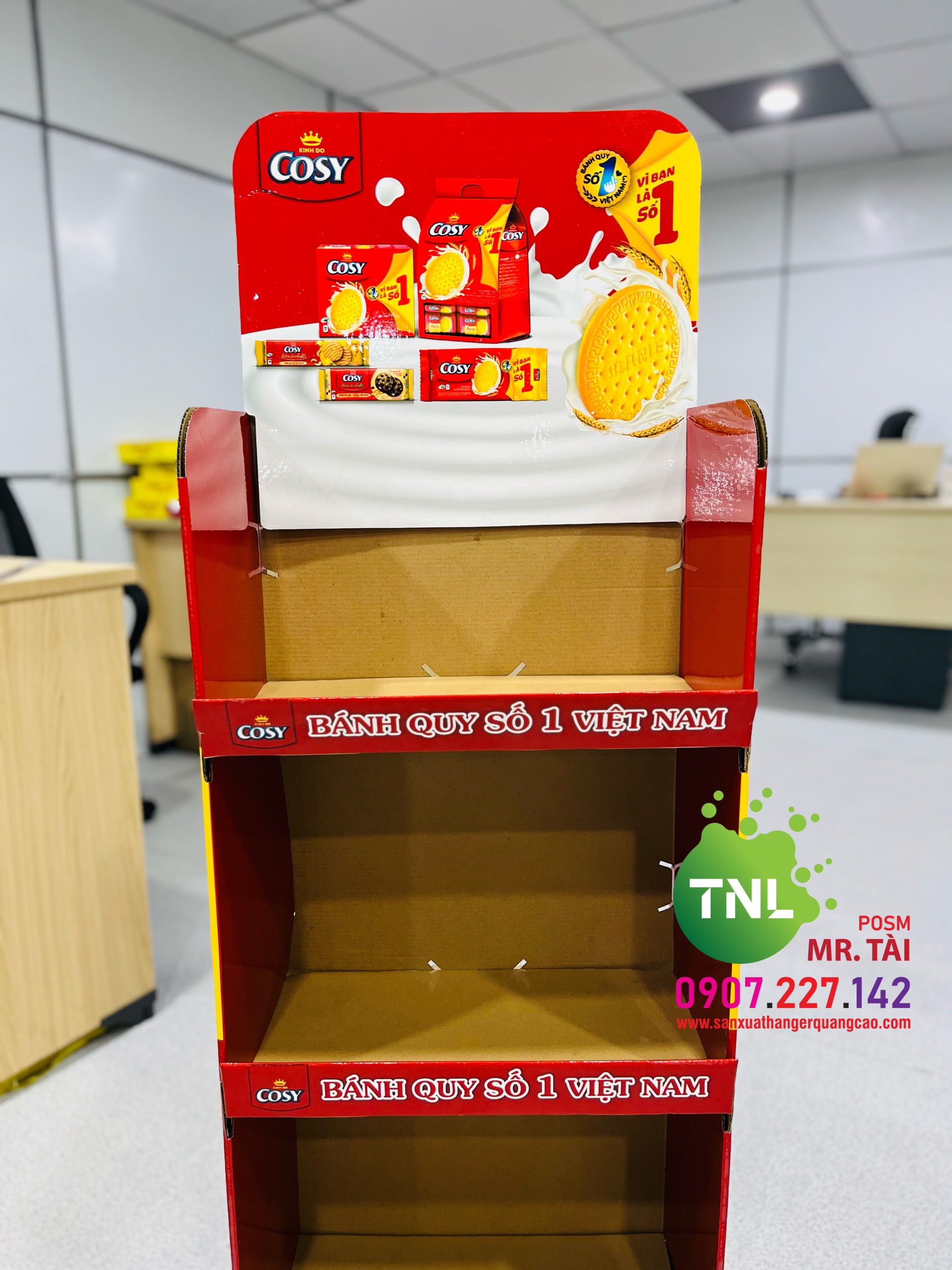 Kệ giấy lắp ráp hay còn được gọi là Kệ giấy Carton hiện được khá nhiều doanh nghiệp sử dụng để quảng cáo vì chúng có thông điệp lớn, cùng với thiết kế nhỏ gọn Kệ giấy lắp ráp đầy sáng tạo, việc sử dụng Kệ giấy lắp ráp đang được sử dụng khá rộng rãi trên thị trường. Chất liệu: giấy Duplex 250gsm bồi giấy Carton nâu sóng E Quy cách: Hình ảnh in offset, bế thành phẩm. Kệ giấy lắp ráp với ưu điểm nhỏ gọn, tính thẩm mỹ cao, dễ quan sát tạo nên hiệu quả quảng cáo. Nhận sản xuất số lượng ít – Hỗ trợ thiết kế miễn phí – SẢN XUẤT TRỰC TIẾP KHÔNG QUA TRUNG GIAN. Với mô hình sản xuất chuyên nghiệp hệ thống nhà xưởng lớn tại Tp.HCM. Đội ngũ nhân viên tài năng, nhiệt huyết, giàu kinh nghiệm. Qúy khách hàng vui lòng liên hệ trực tiếp theo Hotline: 0907.227.142 ( Call or Zalo ) để được tư vấn và báo giá tốt nhất.